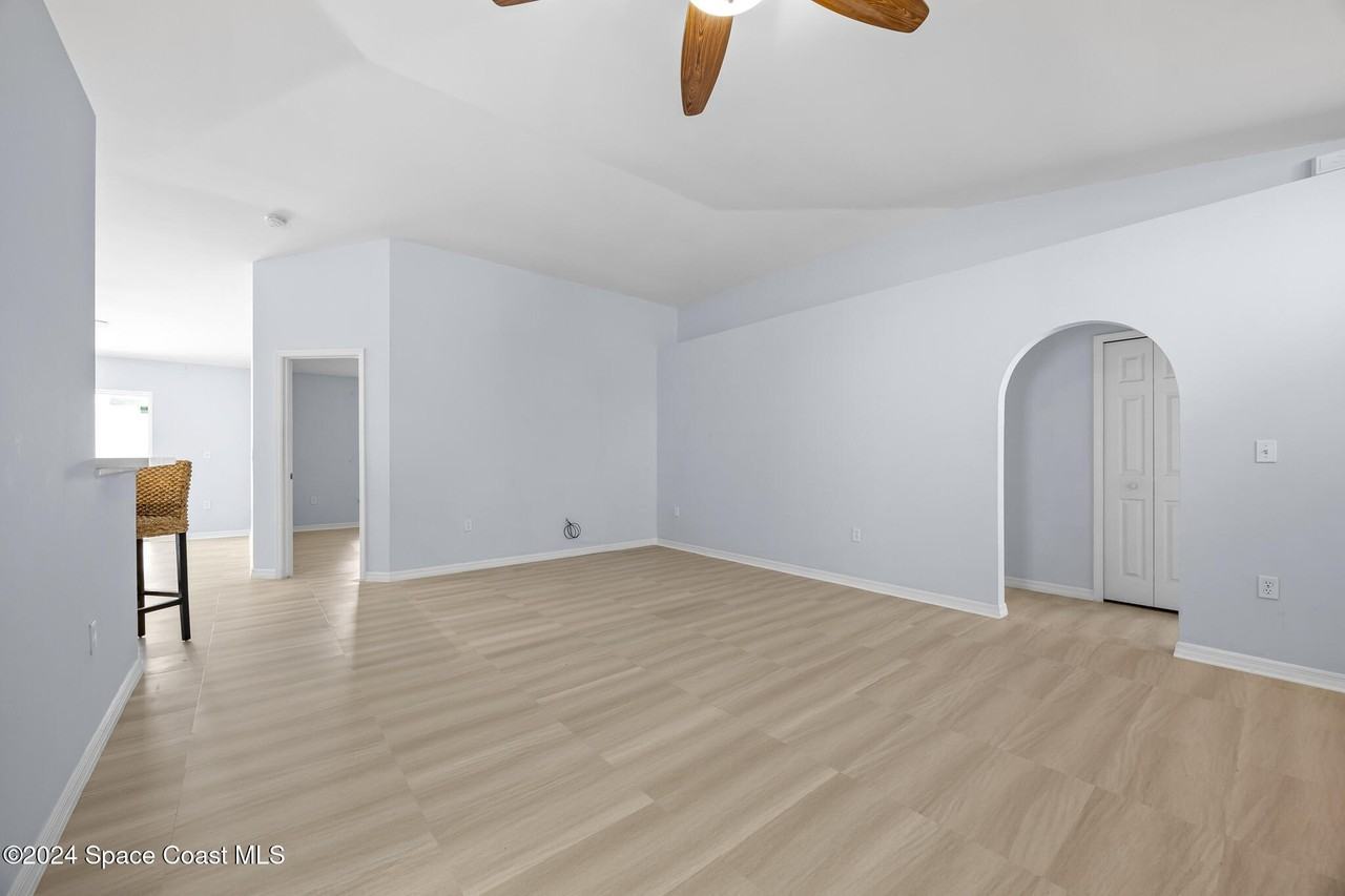 1515 Vista Lake Circle - Photo 5 of 32