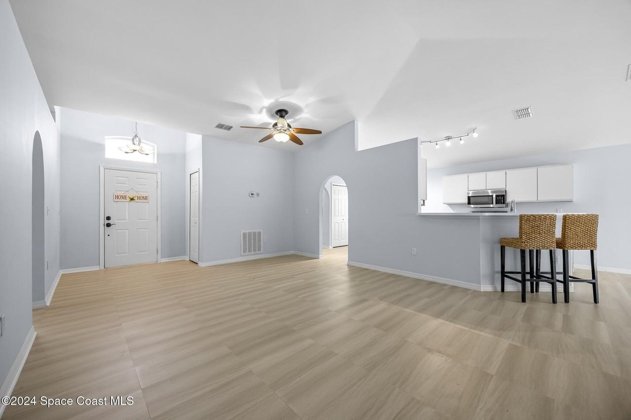 1515 Vista Lake Circle - Photo 7 of 32