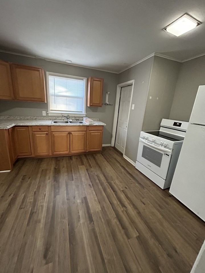 304 E. Park - Photo 4 of 45