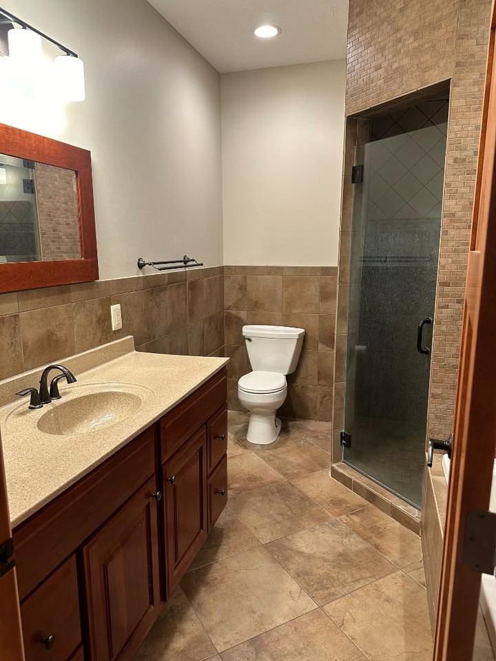 1014 Ave H - Photo 2 of 10