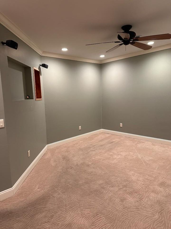 1014 Ave H - Photo 4 of 10