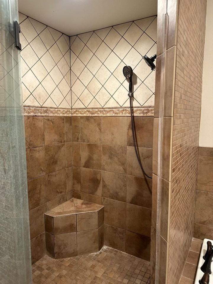 1014 Ave H - Photo 5 of 10