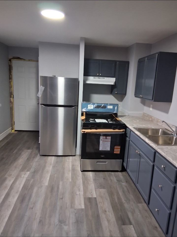 6115 Noble Avenue - Photo 2 of 12