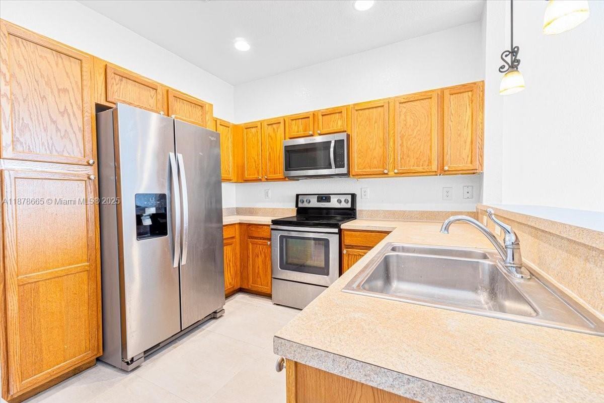 21007 Northwest 14th Place - Photo 7 of 20