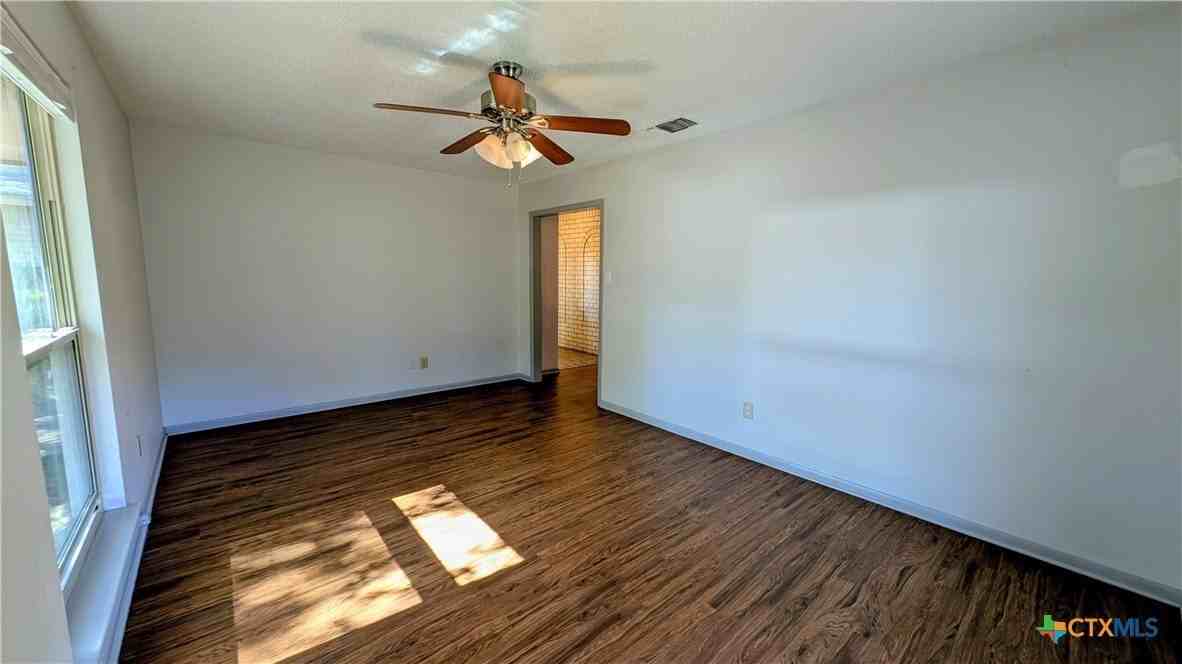 114 Chaparral St - Photo 4 of 20