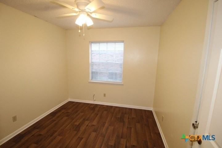 512 Creek St - Photo 6 of 15