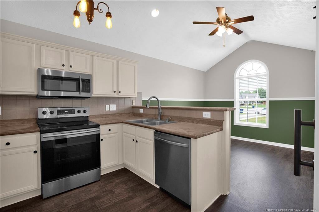 112 Camrose Court - Photo 6 of 11