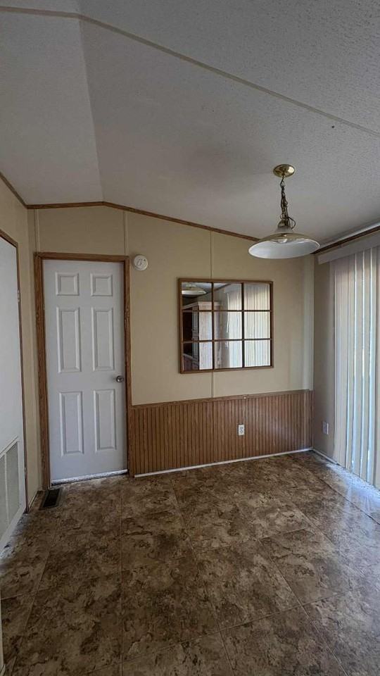 21834 Shelbourne Crossing - Photo 3 of 8