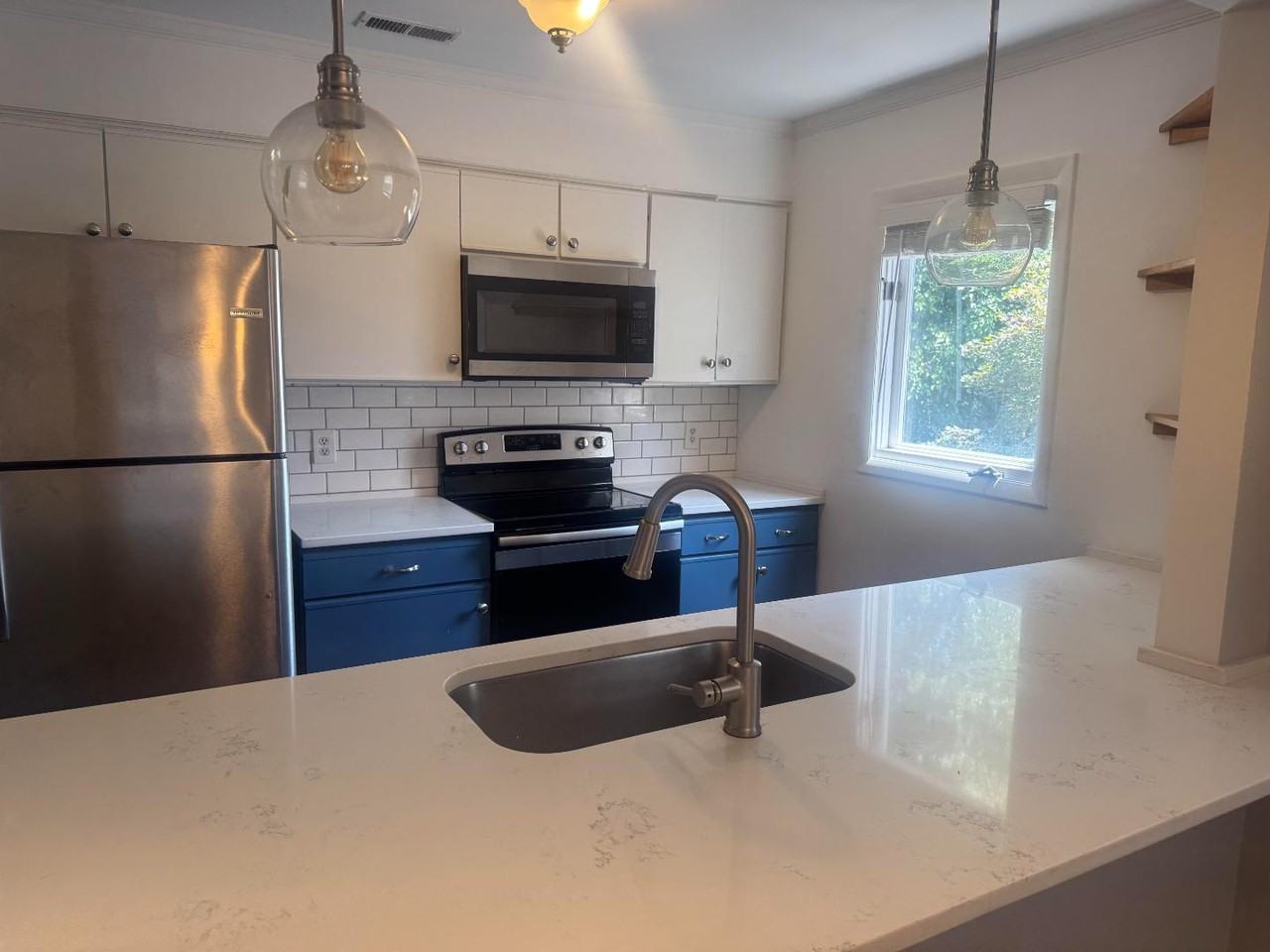 410 Front Street - Photo 3 of 16