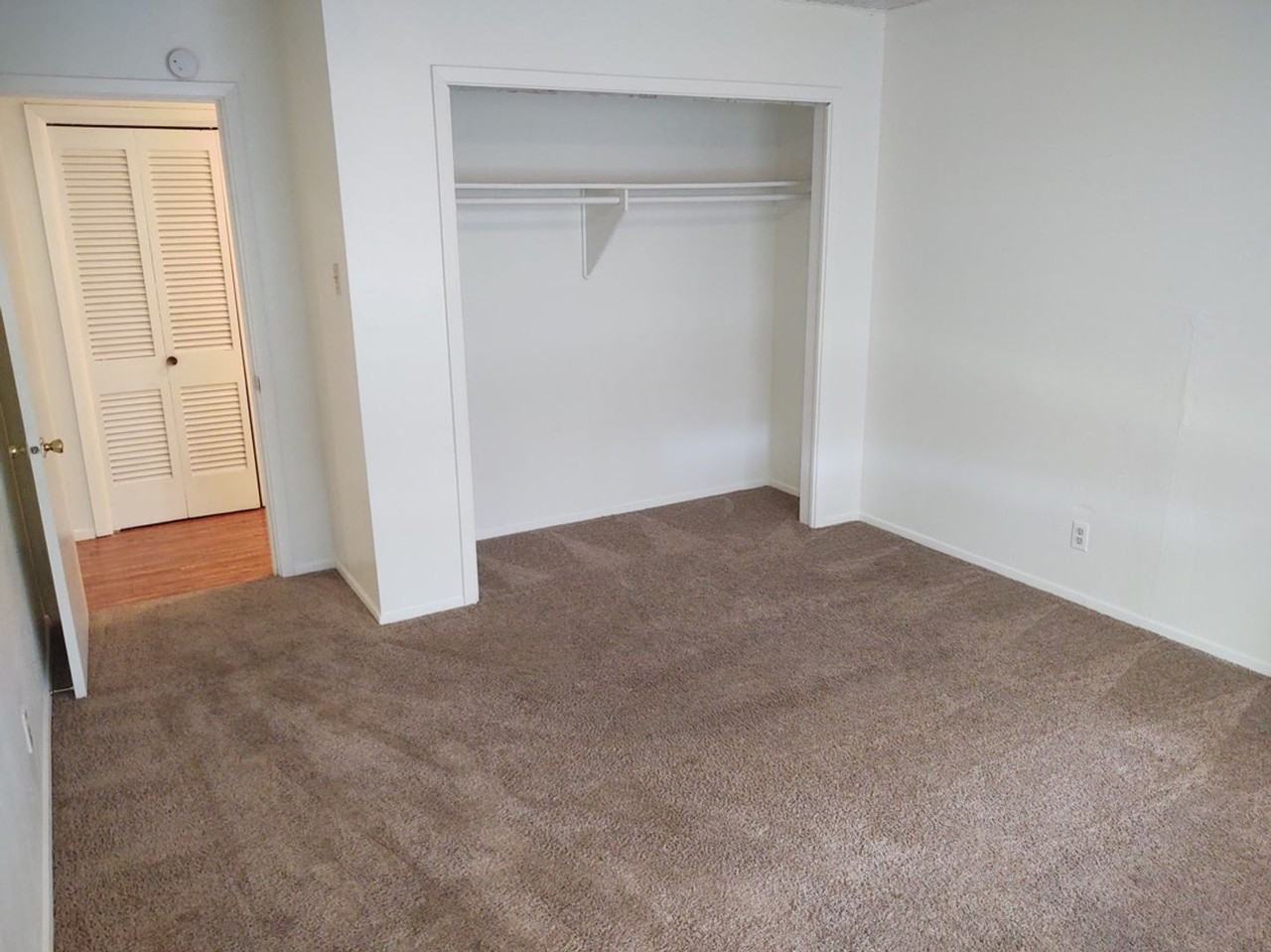 2112 N Interstate 35 - Photo 3 of 8