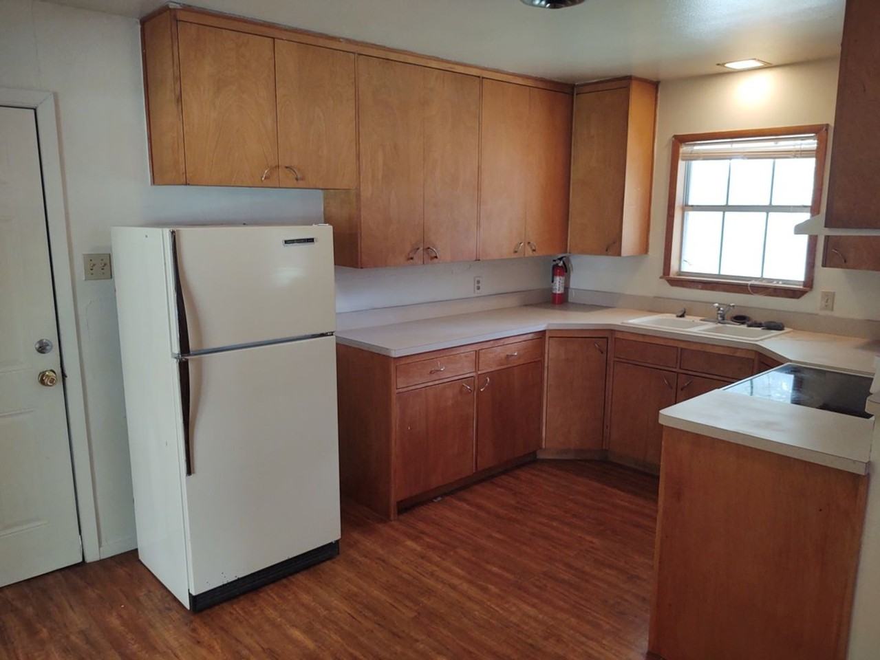 2112 N Interstate 35 - Photo 6 of 8