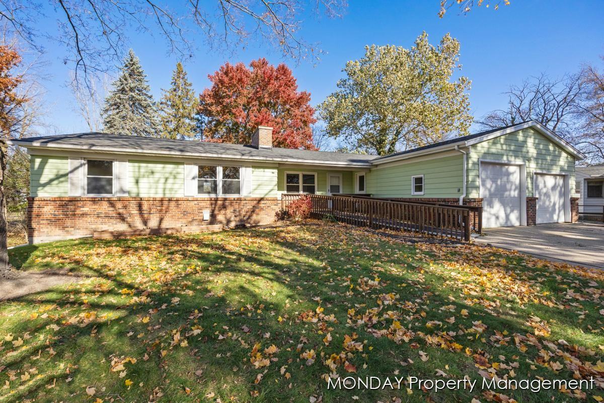 945-947 Lancashire Ct - Photo 2 of 3