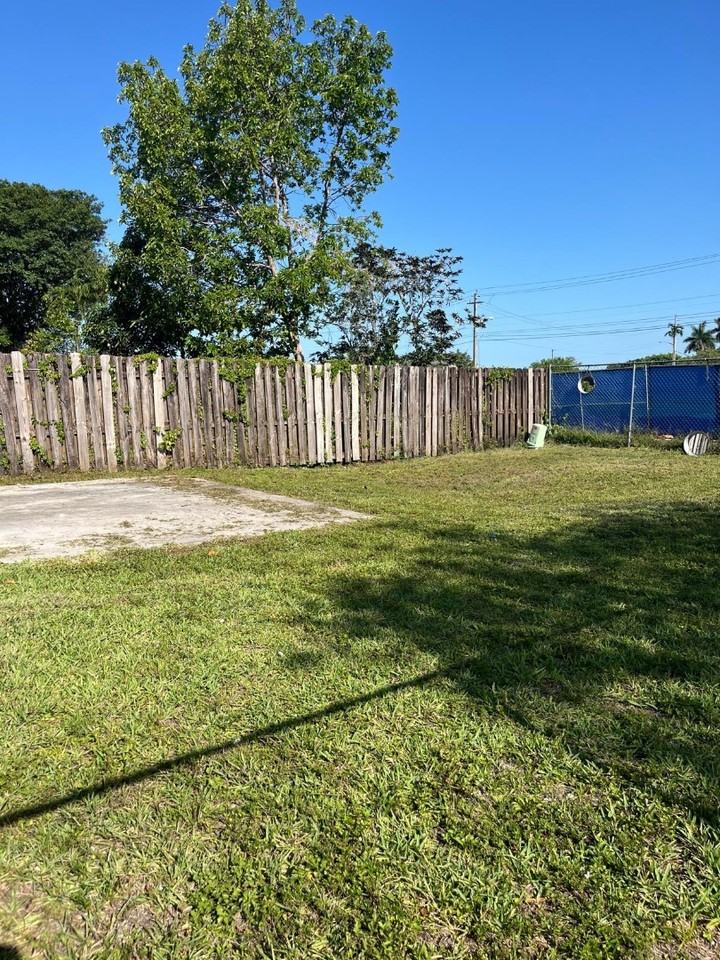 9148 Northwest 35th Place - Photo 4 of 9