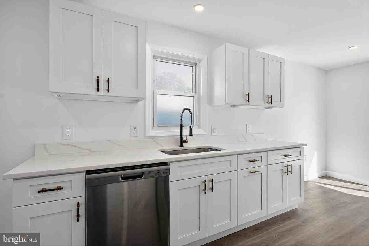 8 Marley Neck Road - Photo 4 of 30