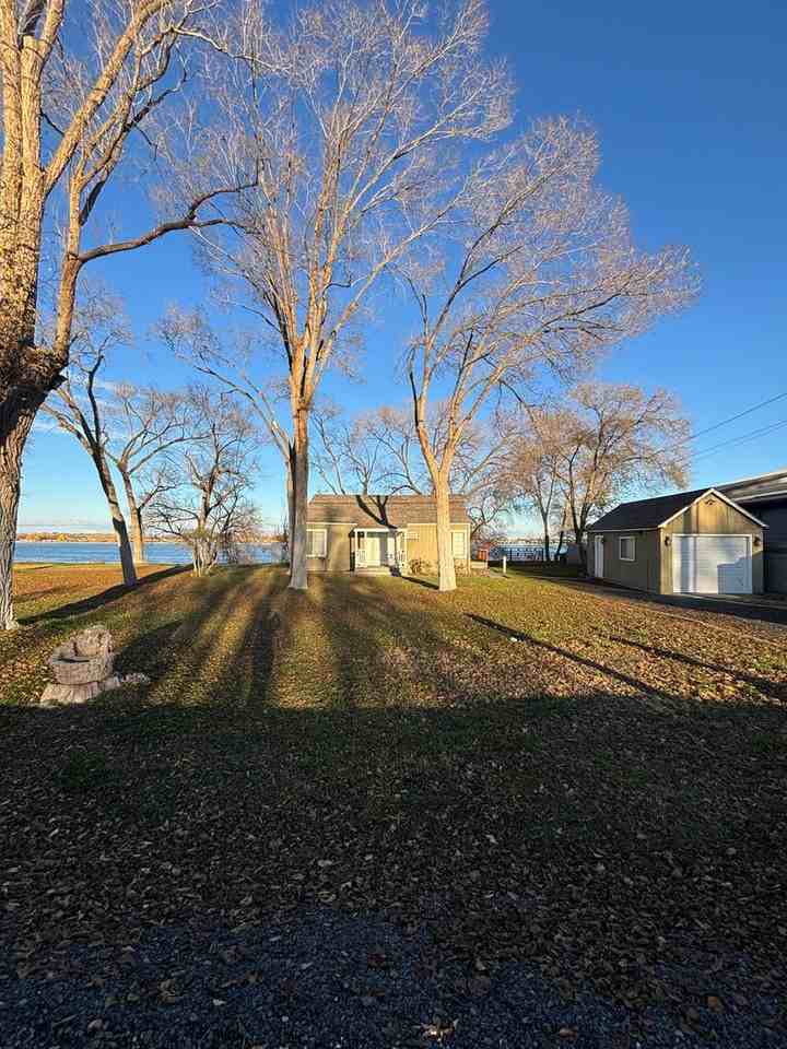 2165 Westshore Dr Ne - Photo 3 of 21