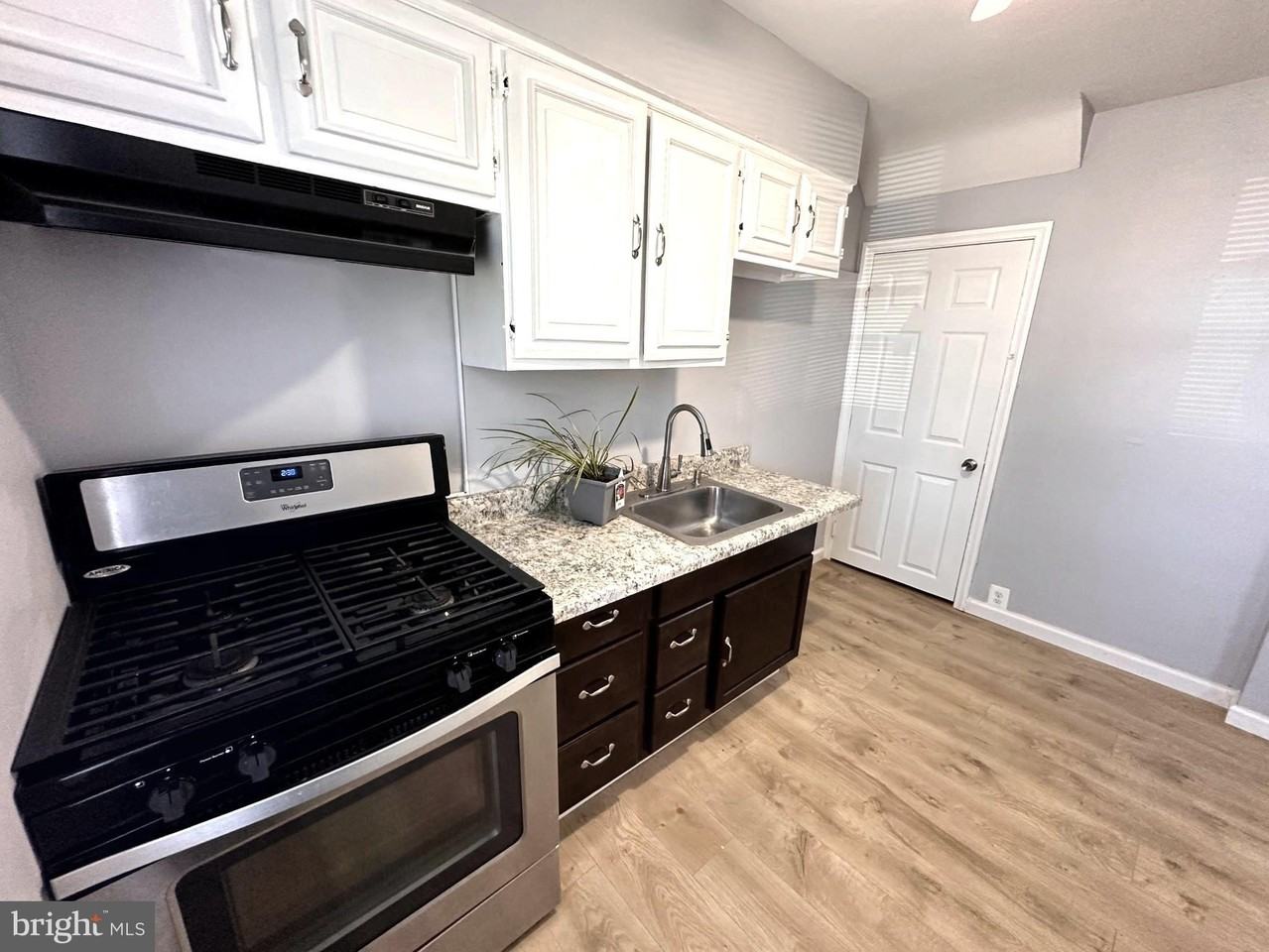 1008 Tunbridge Rd - Photo 6 of 19