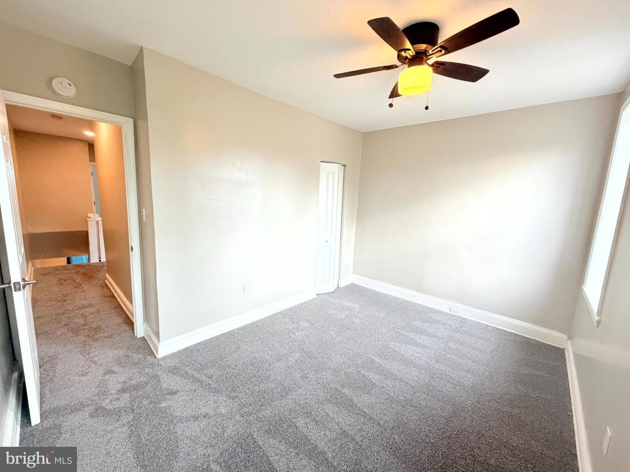 2401 Baker St - Photo 4 of 11