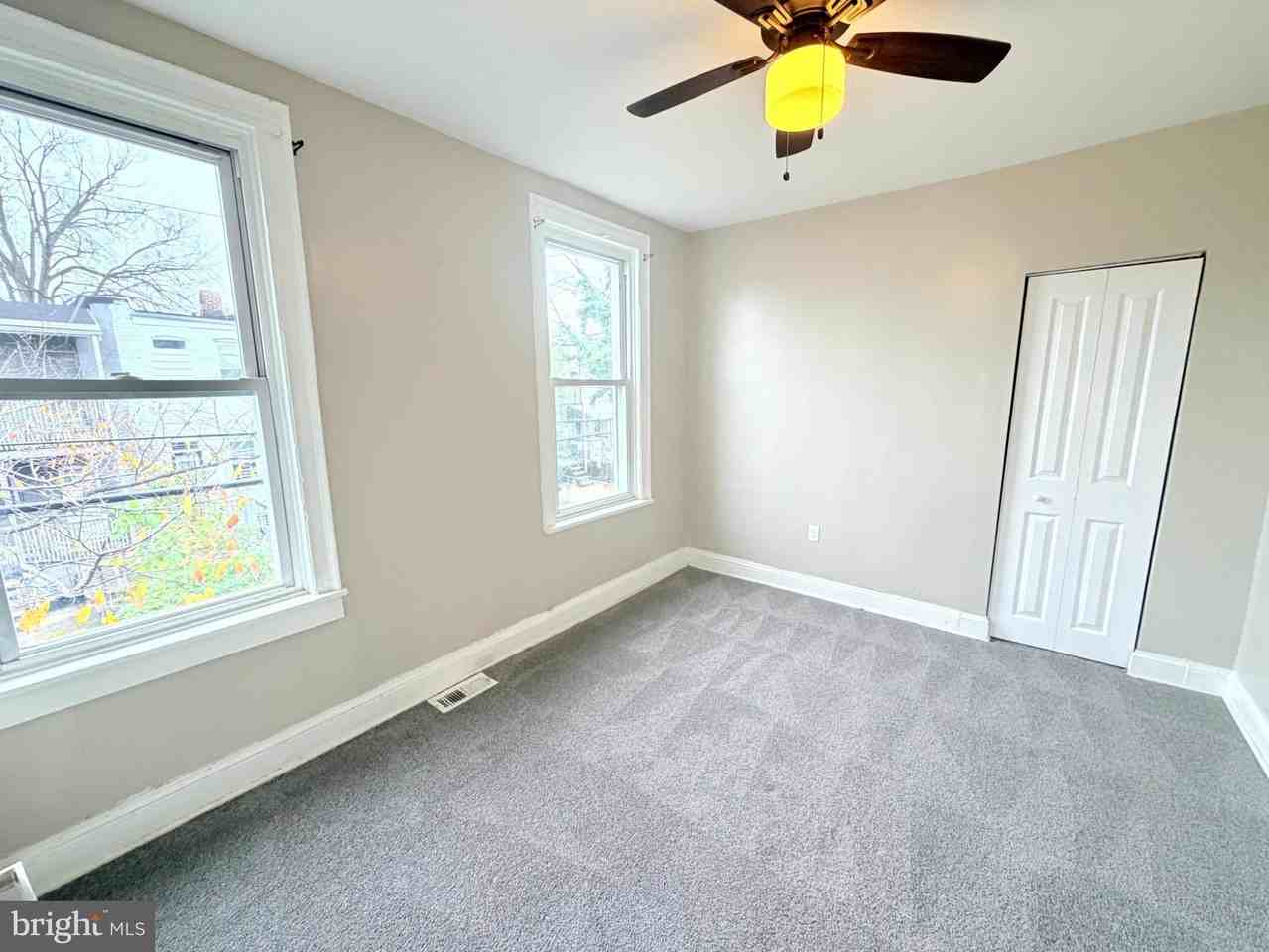 2401 Baker St - Photo 6 of 11