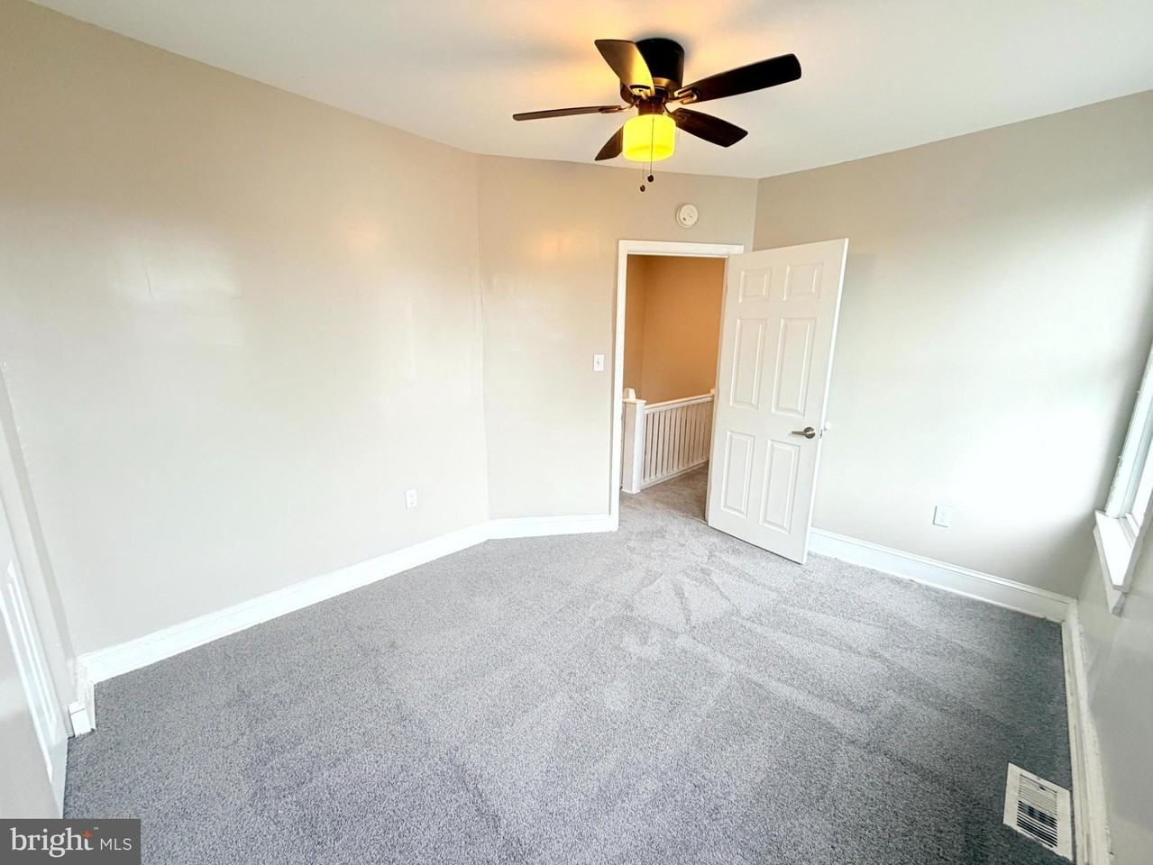 2401 Baker St - Photo 7 of 11