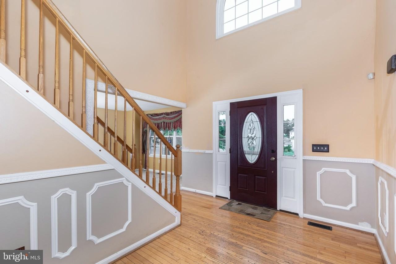 822 Wellesley Court - Photo 3 of 48