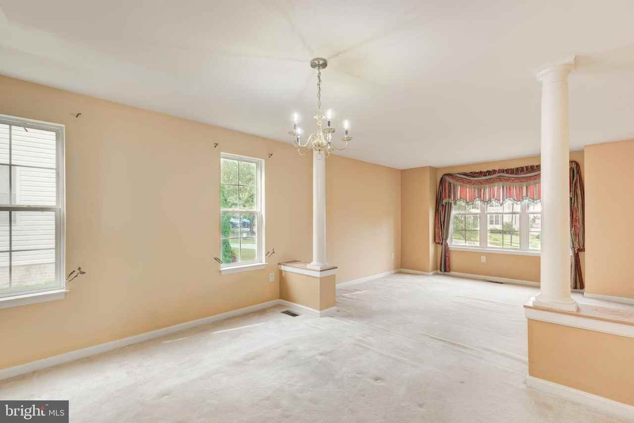 822 Wellesley Court - Photo 6 of 48