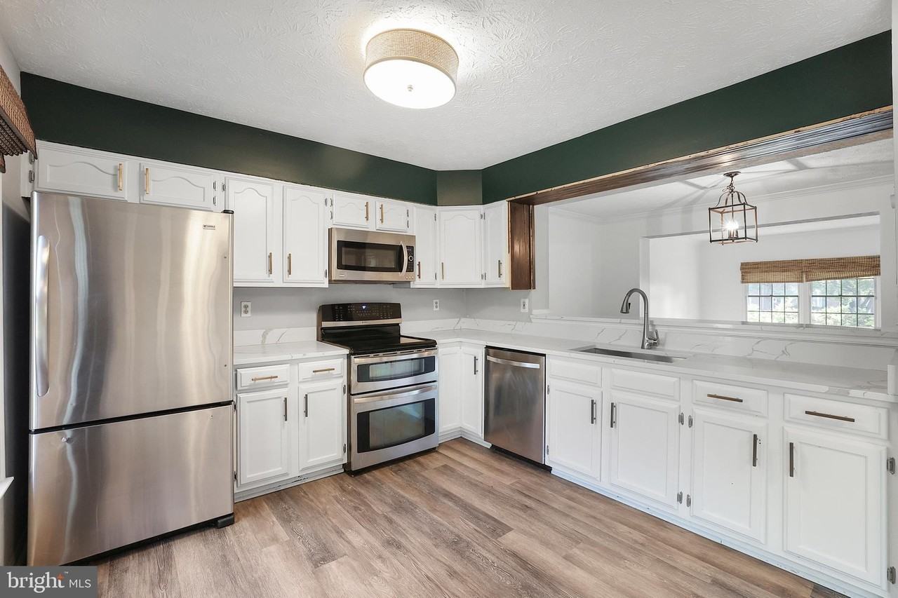 5040 Southern Star Ter - Photo 3 of 38