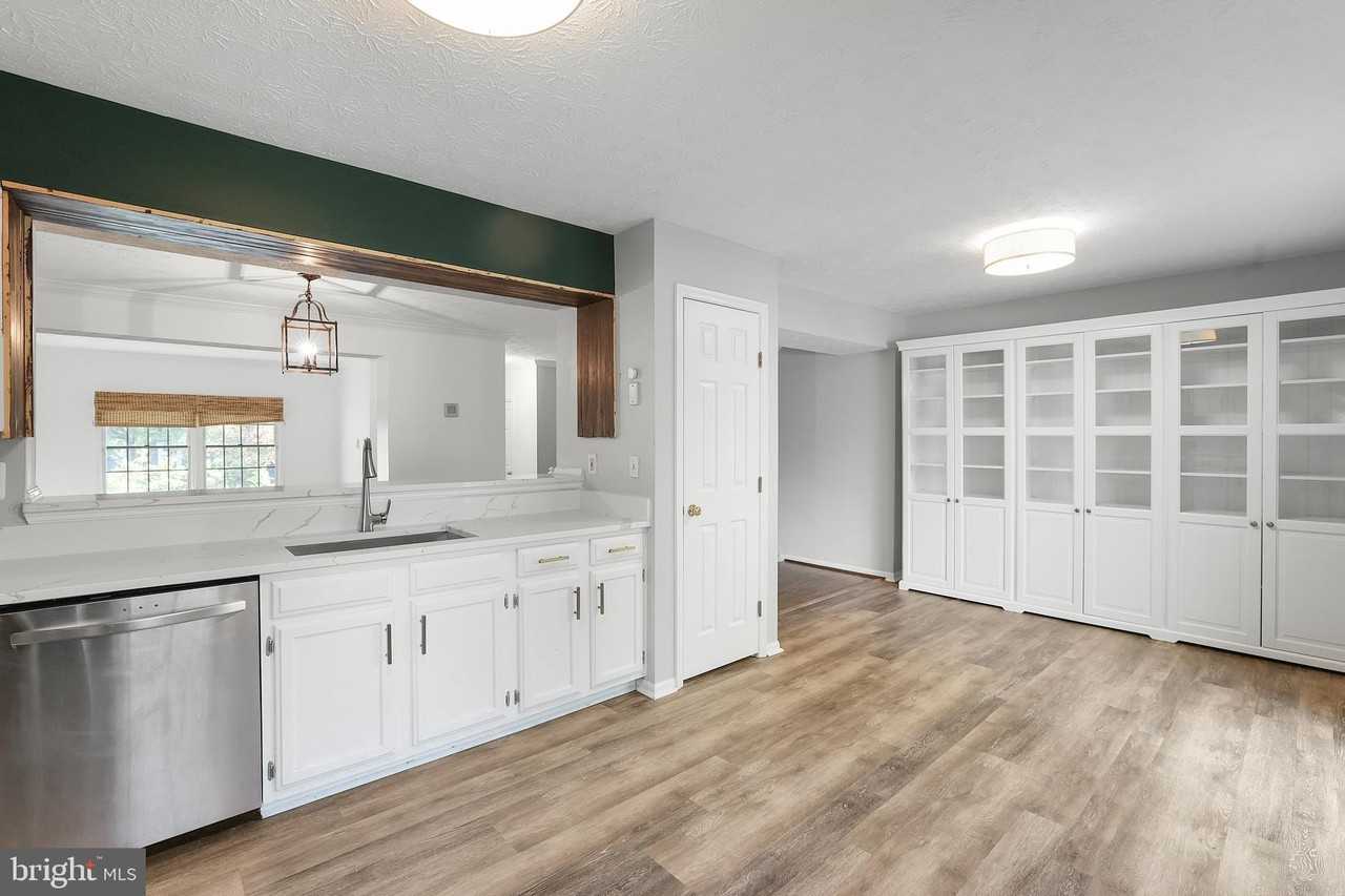 5040 Southern Star Ter - Photo 5 of 38