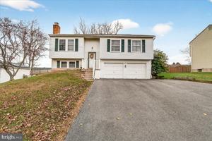 featured image of 25109 Chimney House Court