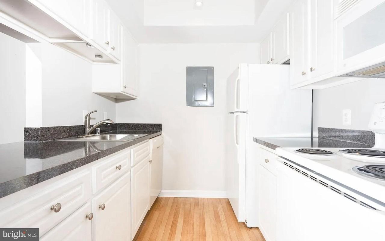 8205 Whispering Oaks Way Apt 304 #304 - Photo 5 of 38