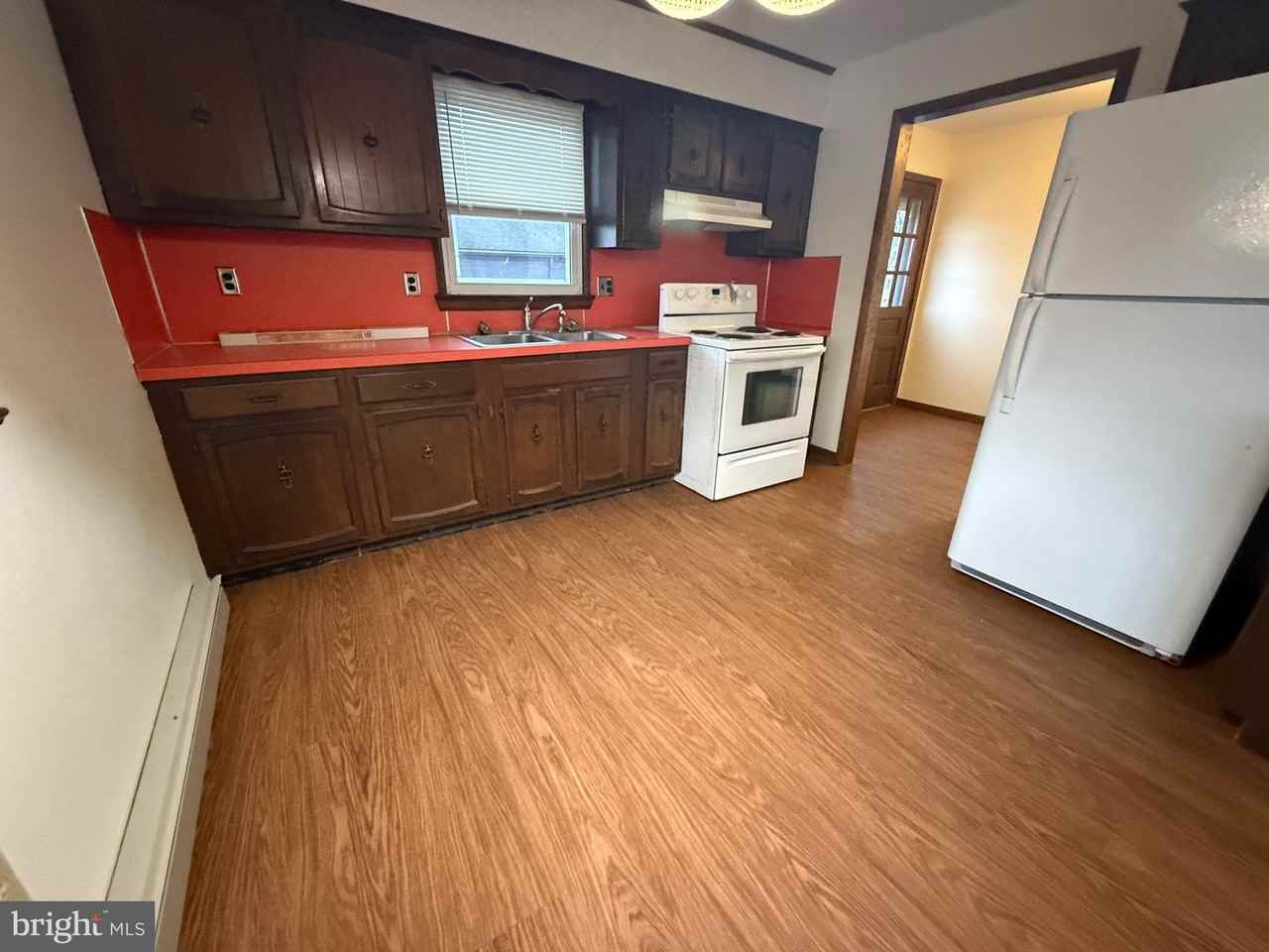 344 N Virginia Ave - Photo 7 of 16