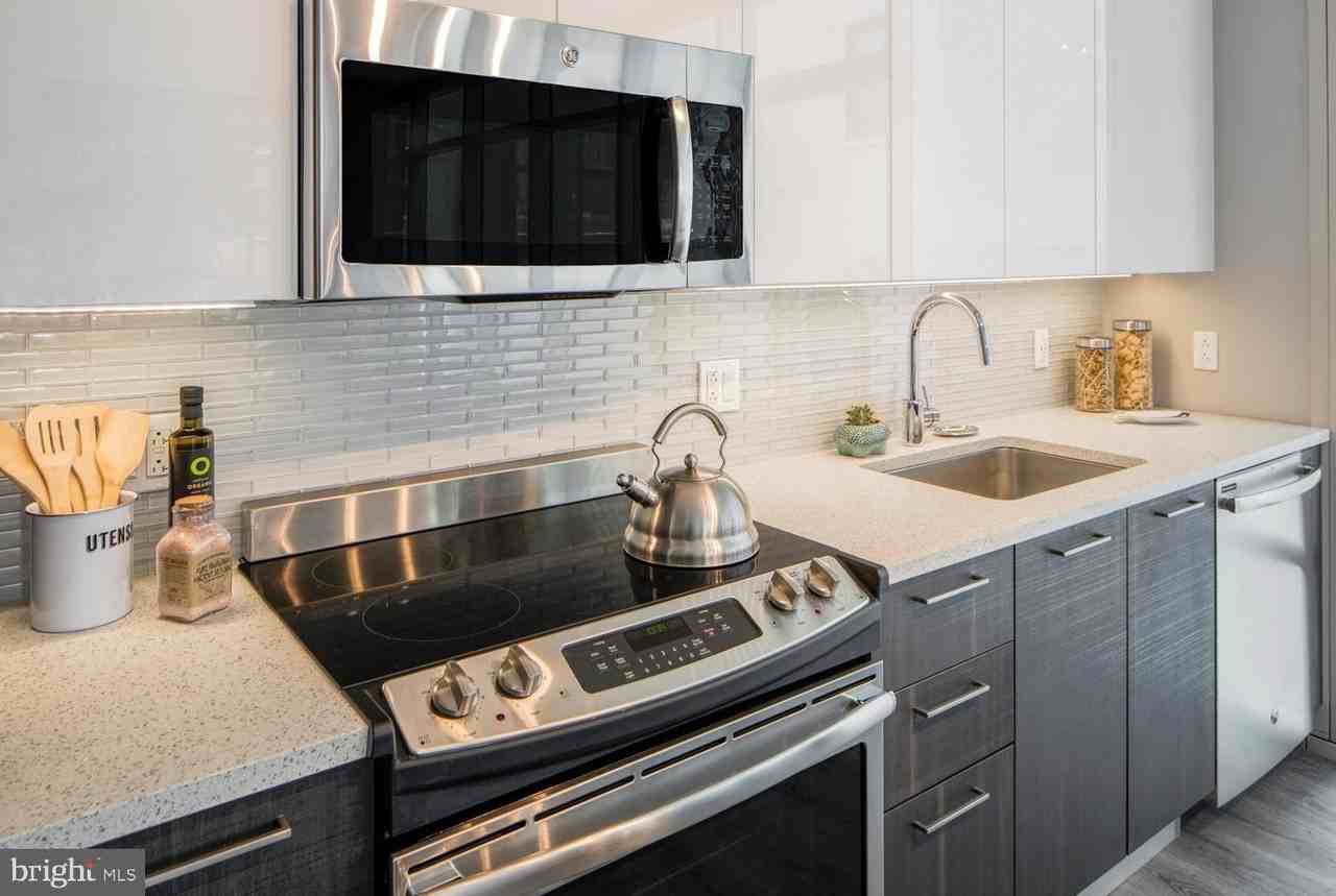 1213 Walnut St #2204 - Photo 3 of 36