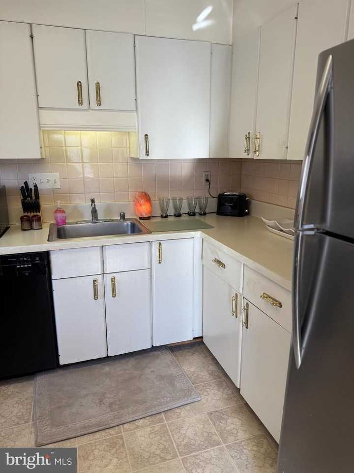 637 22nd Street South - Photo 2 of 11