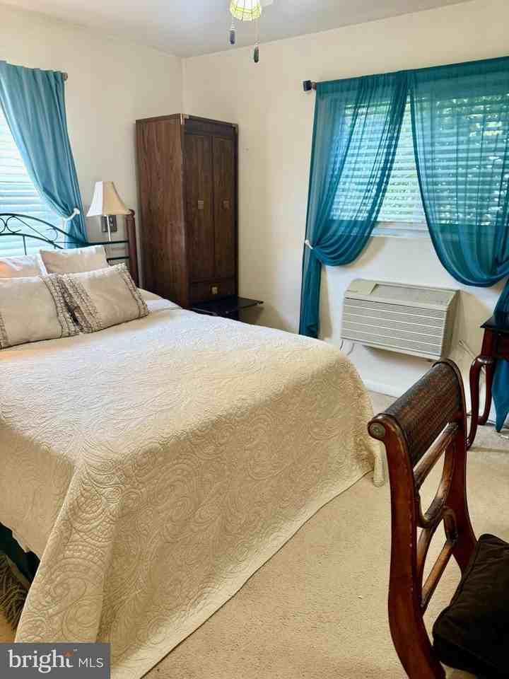 637 22nd Street South - Photo 3 of 11