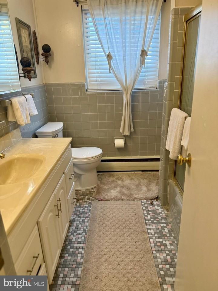 637 22nd Street South - Photo 4 of 11