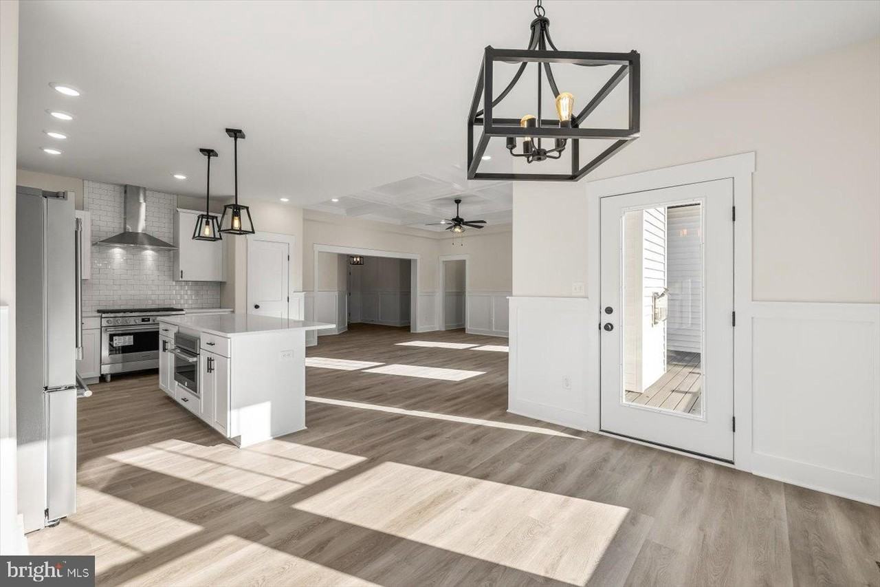 111 Huntington Hills Ln - Photo 7 of 50