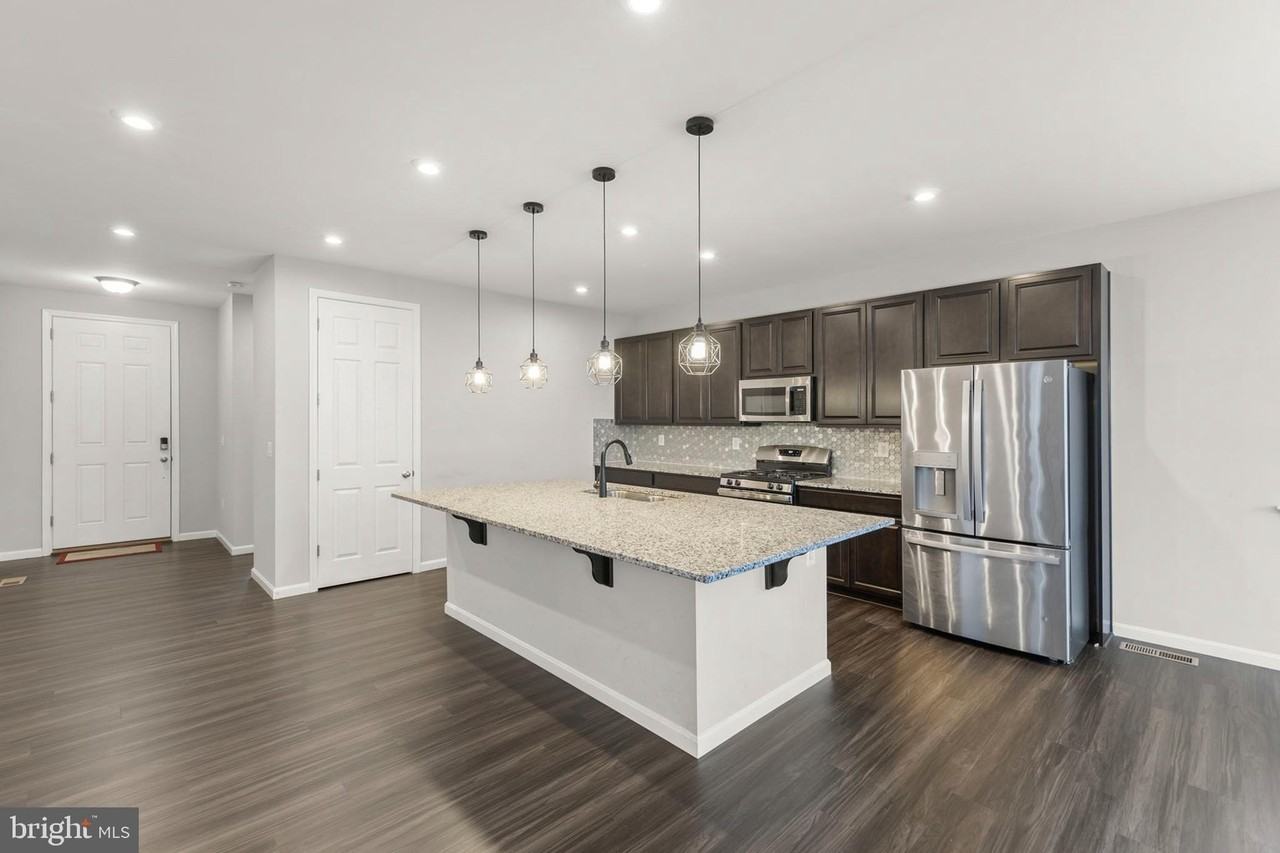 127 Westchester Dr - Photo 4 of 41