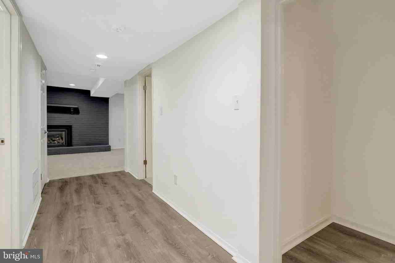 8626 Kerry Lane - Photo 5 of 48