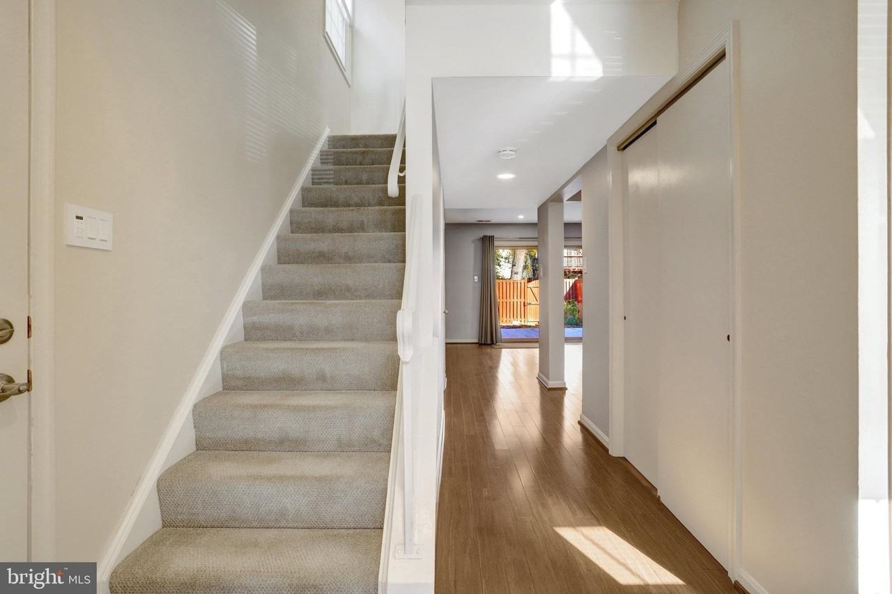 6576 Yadkin Ct - Photo 3 of 24