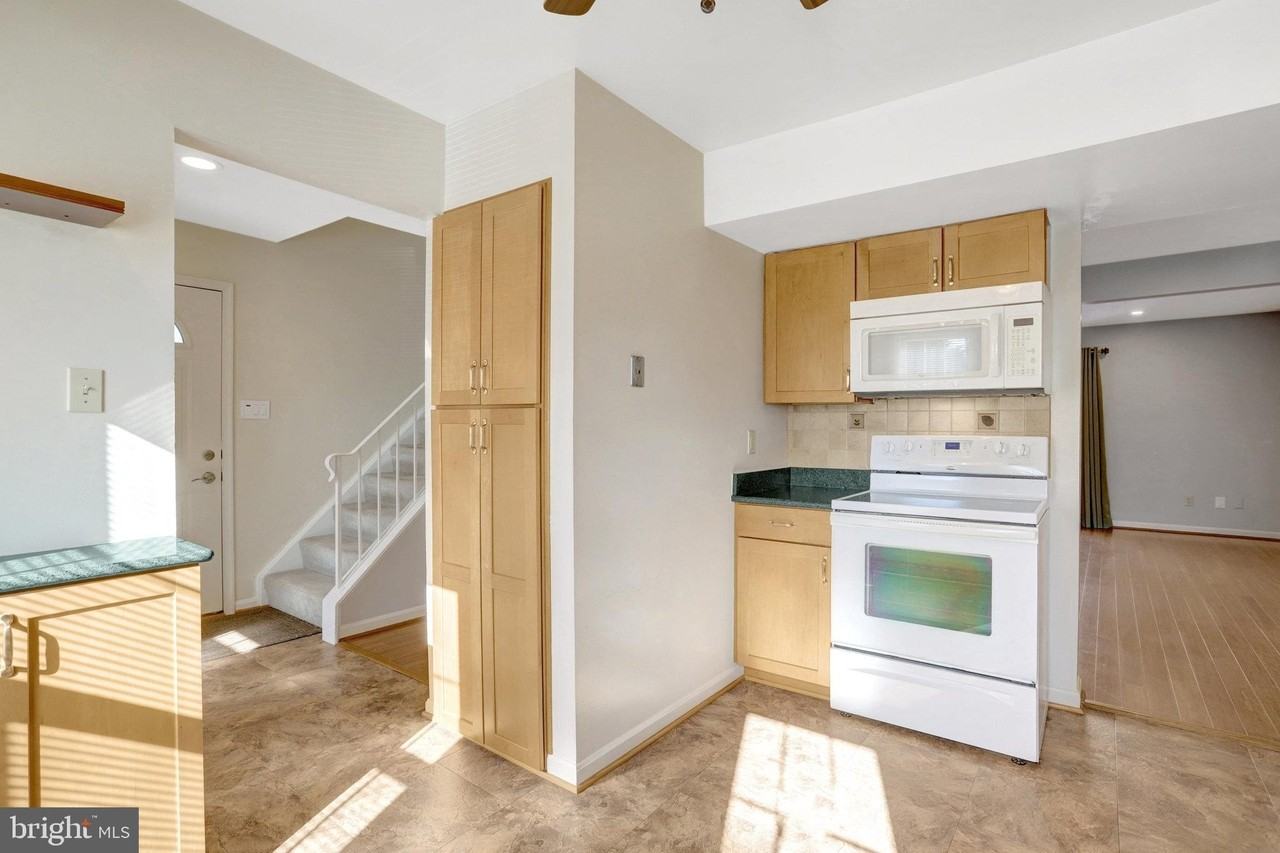 6576 Yadkin Ct - Photo 5 of 24