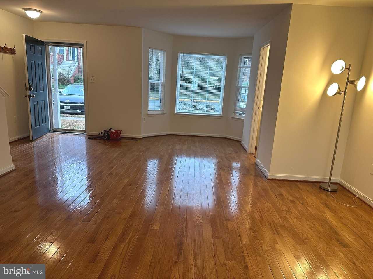 8922 Royal Astor Way - Photo 3 of 24