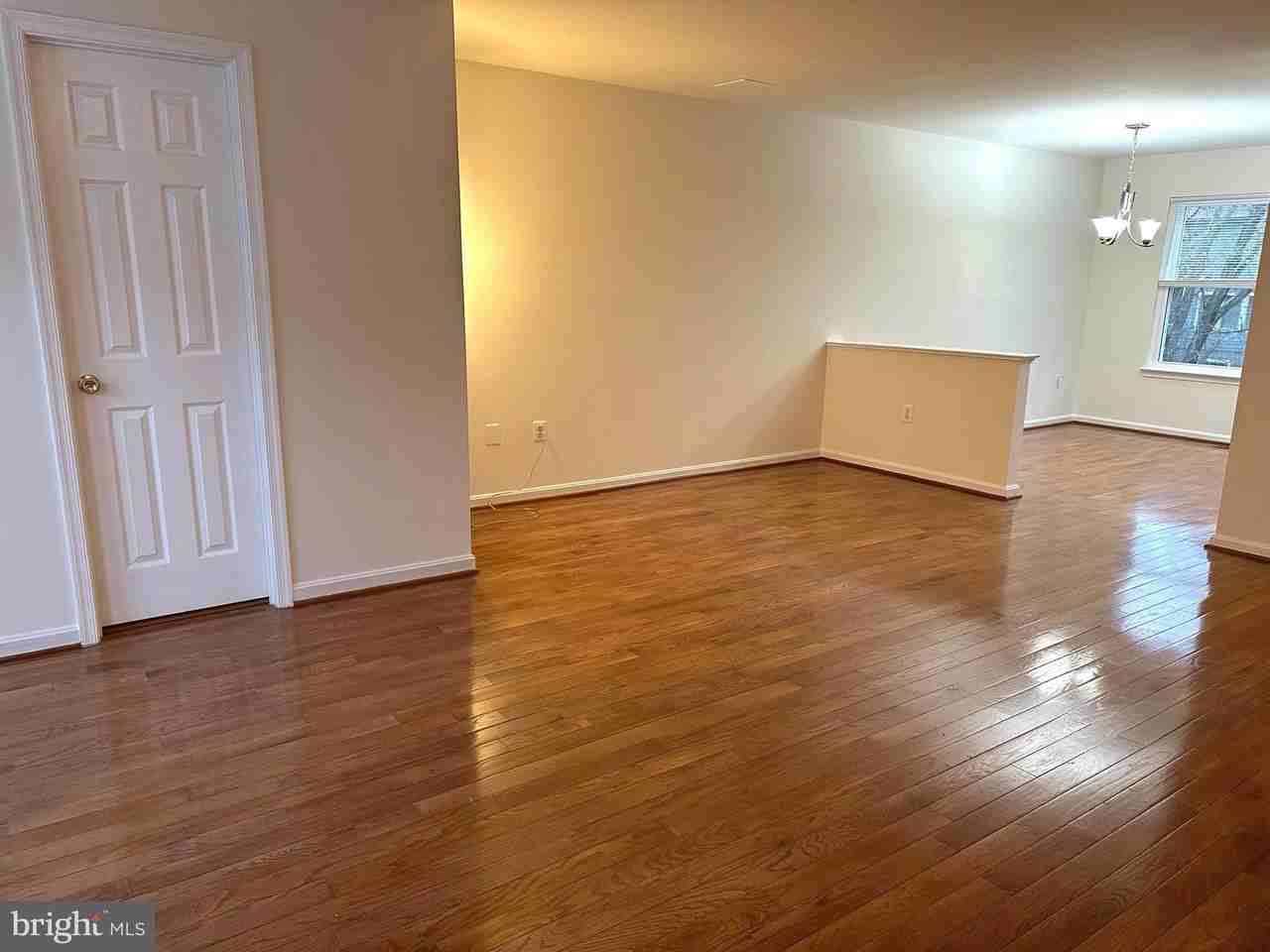 8922 Royal Astor Way - Photo 5 of 24