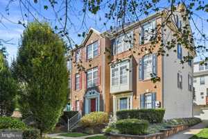 featured image of 2710 Manhattan Place