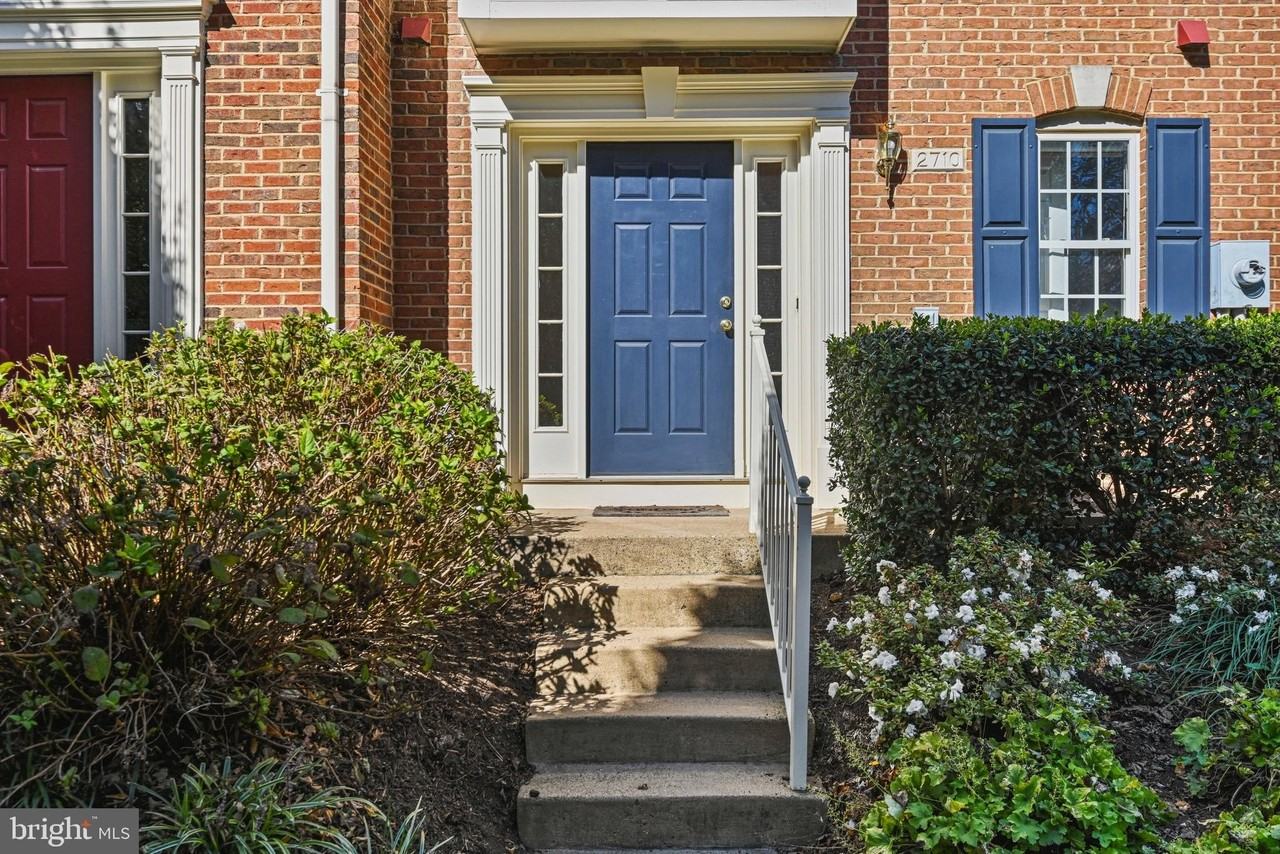 2710 Manhattan Place - Photo 5 of 42