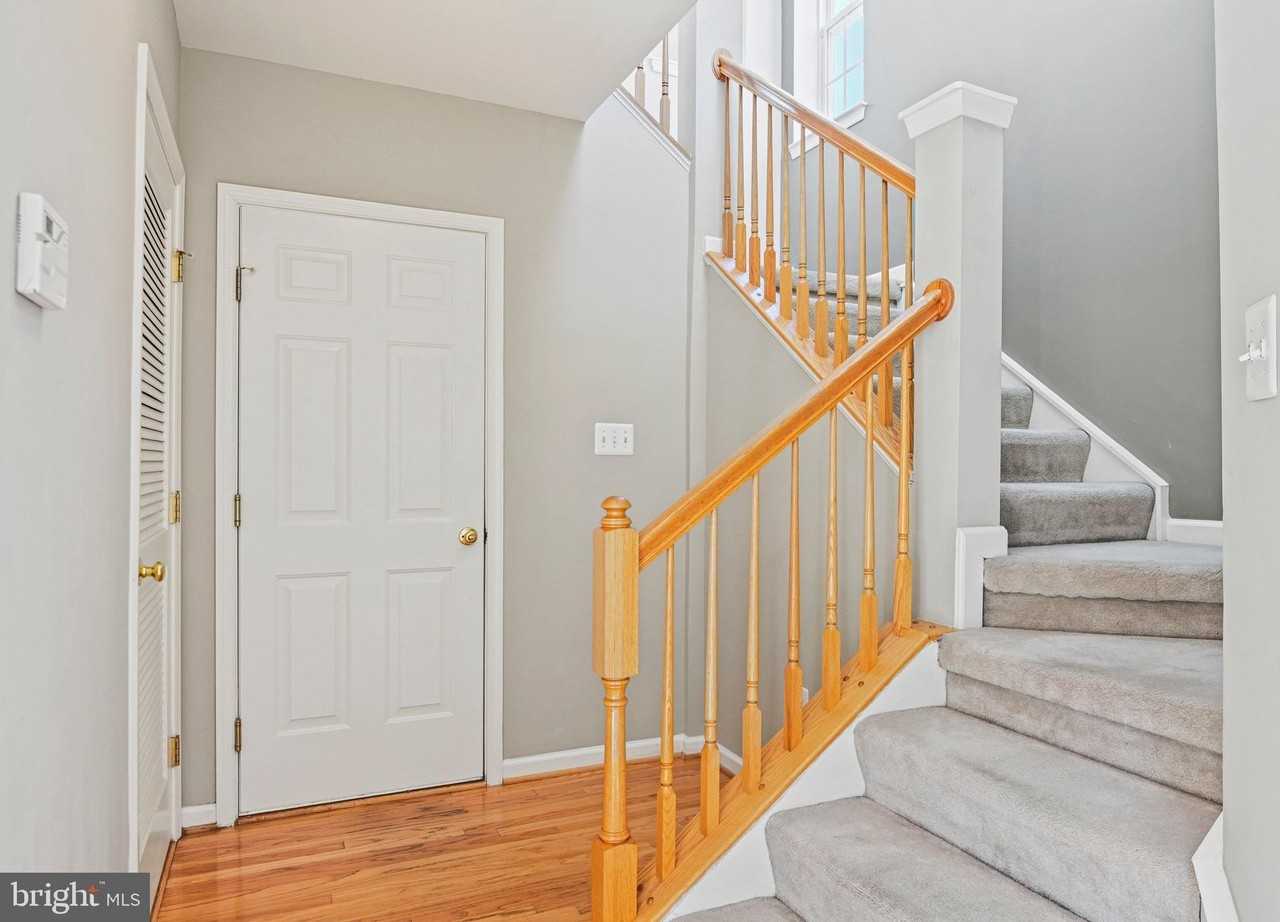 2710 Manhattan Place - Photo 6 of 42