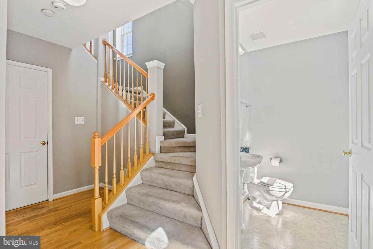 2710 Manhattan Place - Photo 7 of 42
