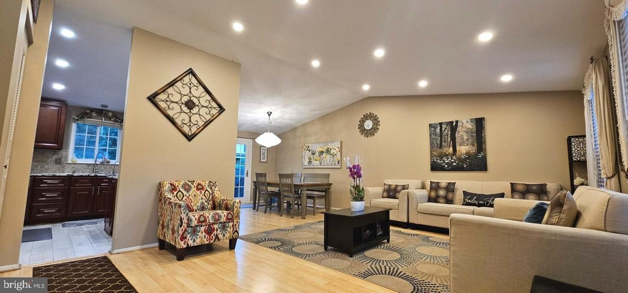 4033 Pickstone Dr - Photo 4 of 30