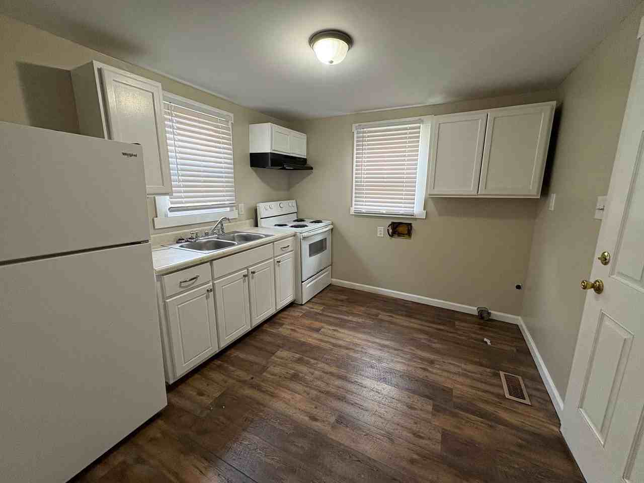 1805 College St - Photo 3 of 7