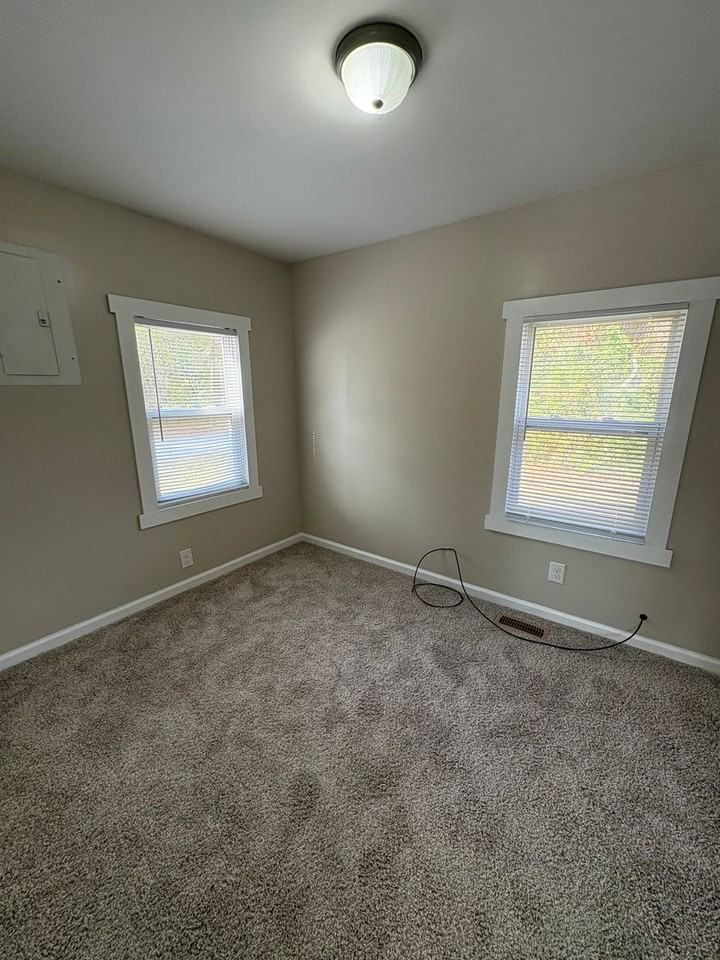 1805 College St - Photo 6 of 7