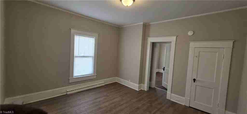 809 Dillard St - Photo 3 of 20