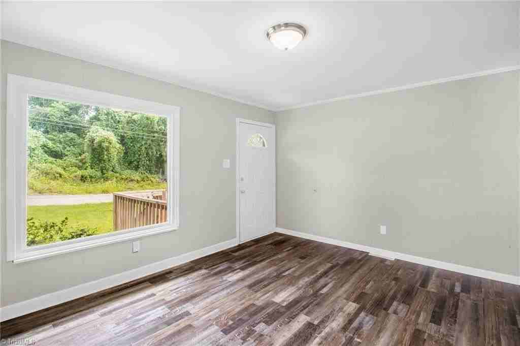 305 Short Ave - Photo 2 of 24